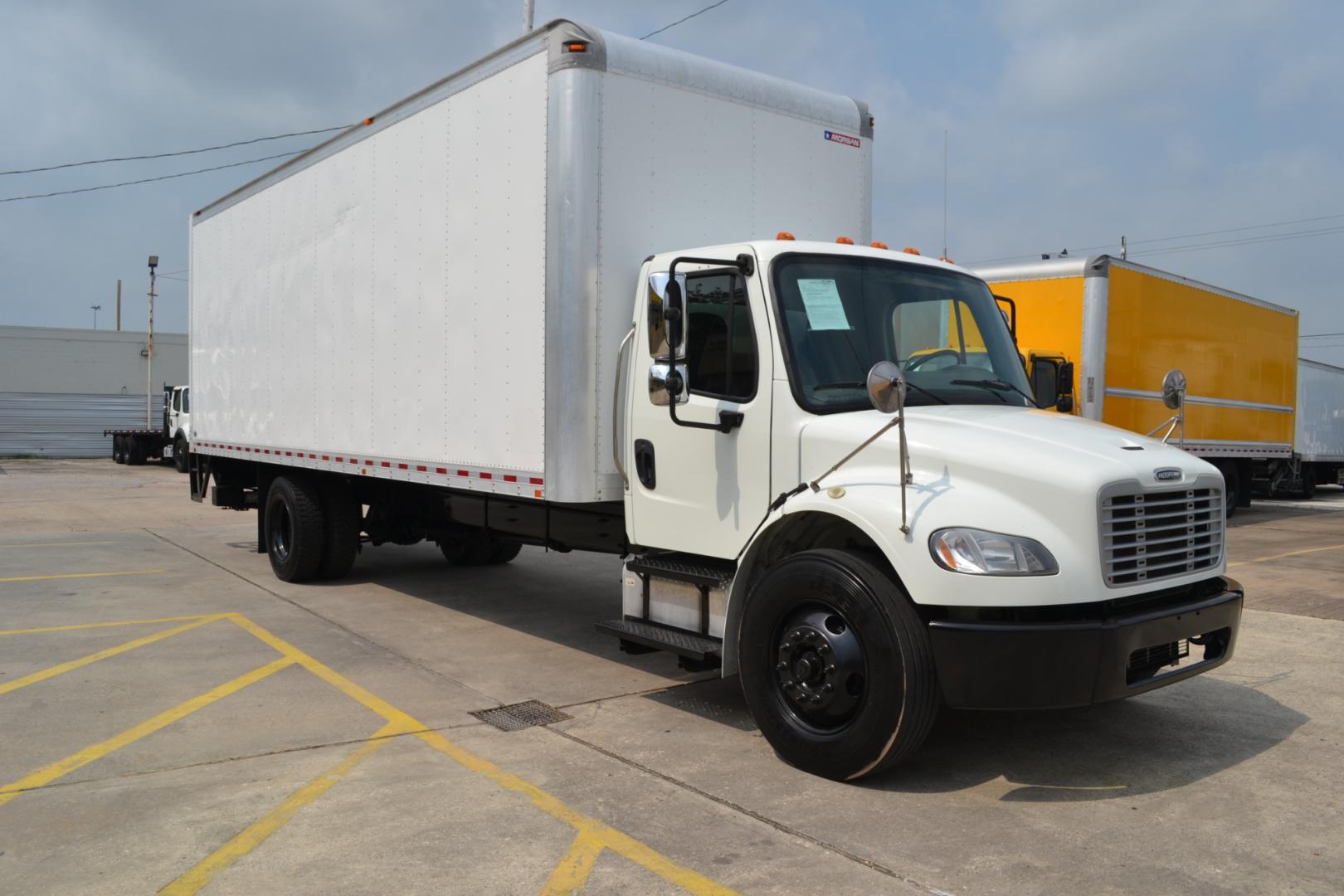 2019 WHITE /BLACK FREIGHTLINER M2-106 with an CUMMINS B6.7L 240HP engine, ALLISON 2500RDS AUTOMATIC transmission, located at 9172 North Fwy, Houston, TX, 77037, (713) 910-6868, 29.887470, -95.411903 - 26,000LB GVWR NON CDL, MORGAN 26FT BOX, 13FT CLEARANCE , 103" X 102", AIR RIDE, DUAL 50 GALLON FUEL TANKS, WALTCO 2,500LB CAPACITY STEEL LIFT GATE, POWER WINDOWS & LOCKS, COLD A/C, - Photo#2